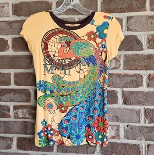 Ginger Mary Peacock Short Sleeve Graphic Tee. Yellow. Women's XS.